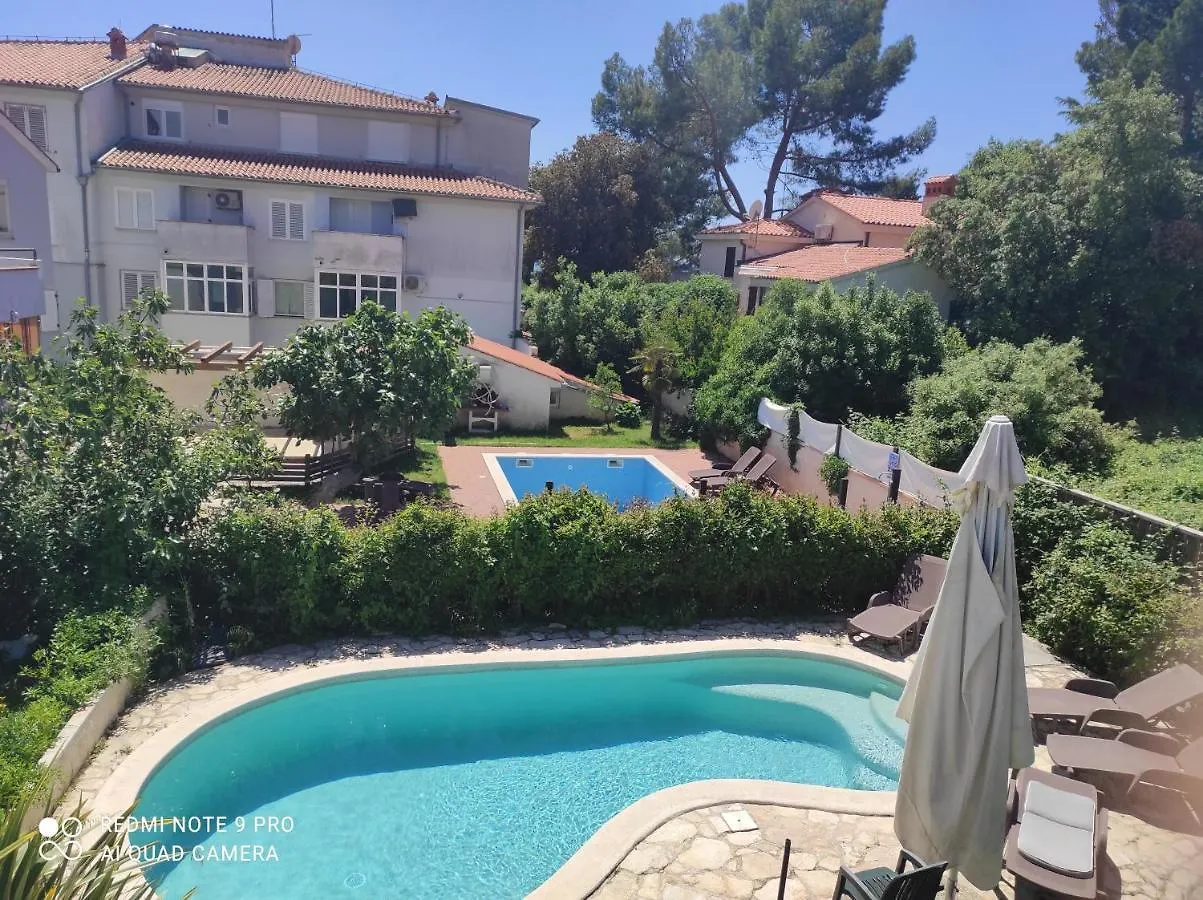 Guesthouse Suzy Pula 3*,